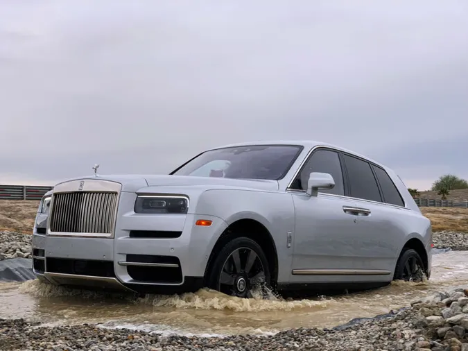 Від «Renault» до «Rolls-Royce»: які автомобілі купували волиняни у жовтні