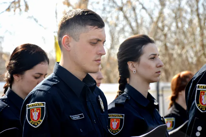 Нові патрульні поліцейські розповіли, як треба себе поводити на Пасху (фото)