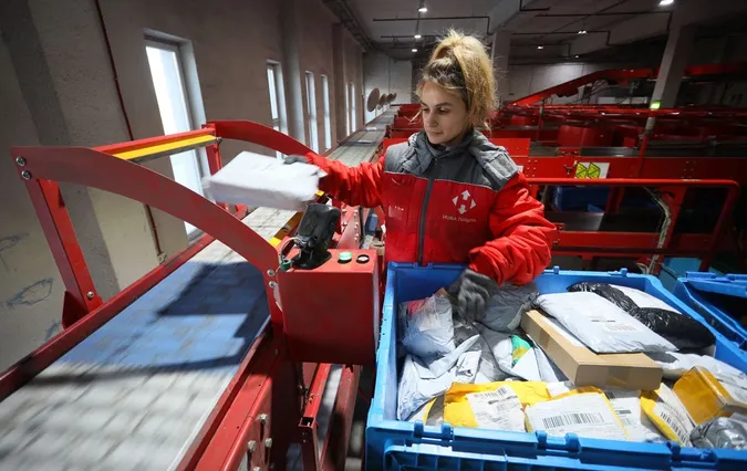 «Нова пошта» зупинятиме роботу відділень під час тривог: що зміниться