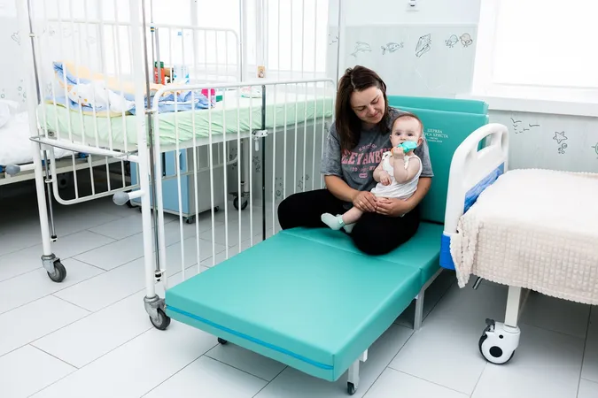 Волинська дитяча лікарня отримала 73 ліжка-трансформери для батьків маленьких пацієнтів
