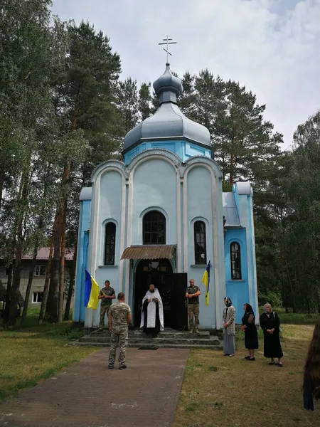Громада зустріла навколішки: на Волині прощалися з Героєм Олексієм Омельчуком