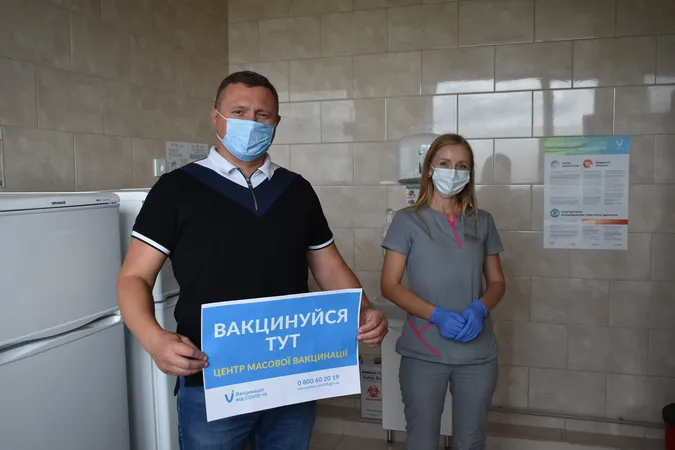 Голова Волинської ОДА відвідав один із центрів вакцинації в Луцьку (фото)