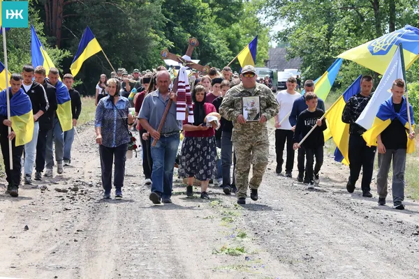 Вважався зниклим понад рік: на Волині попрощалися з воїном Василем Душенком (фото)