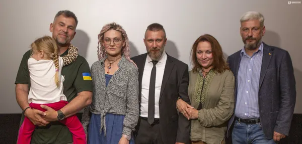 Актори та продюсер мінісеріалу «Моя війна» з очільником Волинської кінокомісії