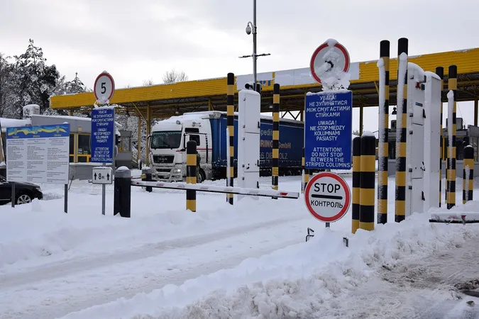 Рух вантажівок відновили: поляки завершили блокування ПП «Дорогуськ – Ягодин» (фото)