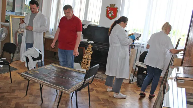 Ікони 18 – 19 століття з волинського музею реставрують у Львові (фото)