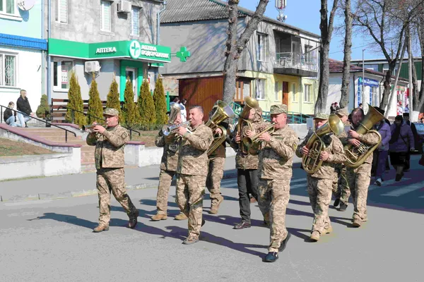 Сам виховував сина: Волинь попрощалася з воїном Іваном Шваївським (фото)