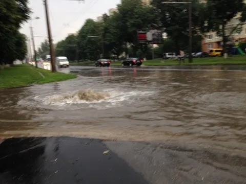 Луцьк знову затопило (фото)