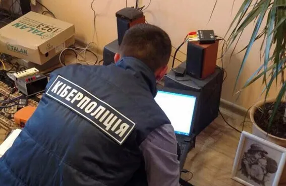 Працівник Держспецзв'язку з Волині розповсюджував дитячу порнографію 