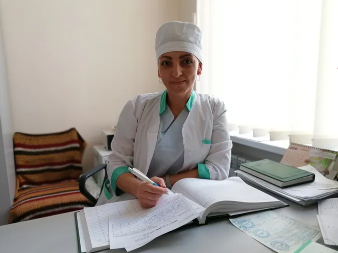 «Перші дні у реанімації я плакала», – медсестра волинської інфекційної лікарні