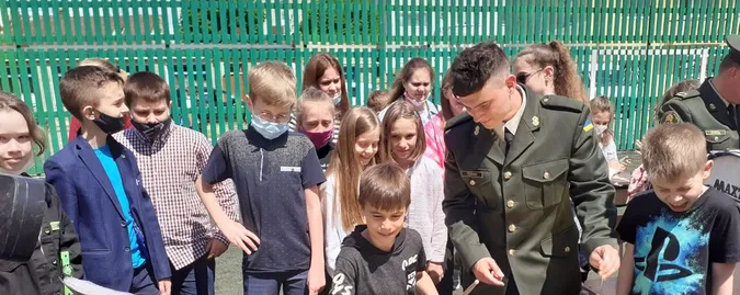 Оркестр нацгвардійців у Луцьку організував урок музики для школярів