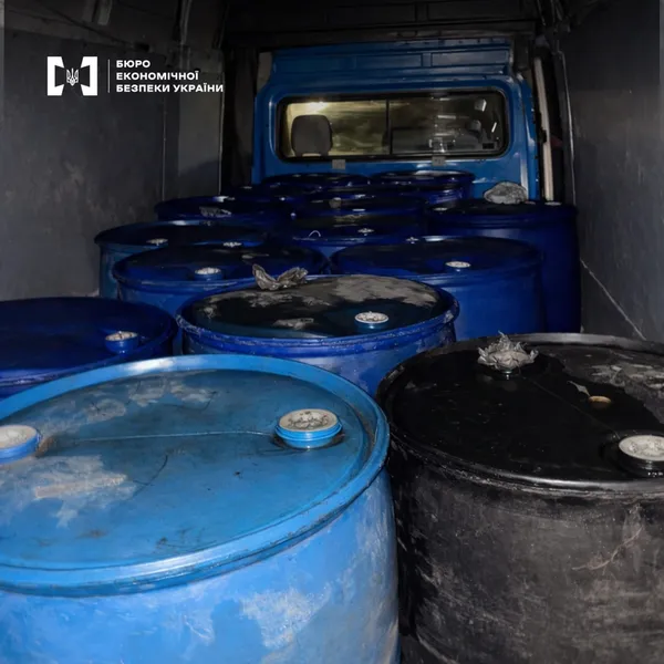 Фейковий «коньяк» і дизель у бочках: на Волині викрили нелегальний бізнес (фото)