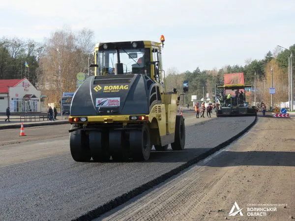 На під’їзді до пункту пропуску «Ягодин» асфальтують дорогу (фото)
