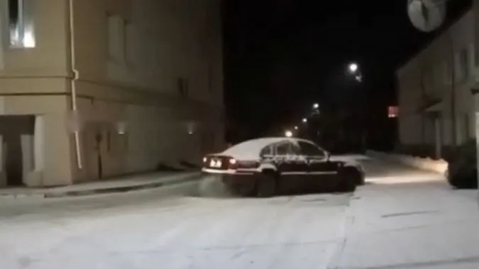 Як у Горохові дрифтують автівки через ожеледицю (відео)