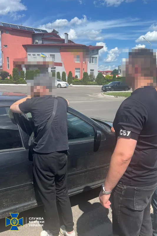 «Квиток» за кордон – 5 тисяч доларів: СБУ зірвала схему втечі ухилянтів на Волині