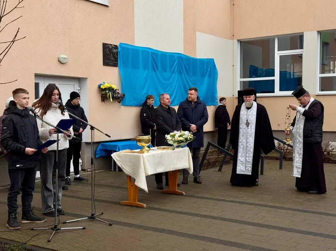 У Нововолинському ліцеї відкрили меморіальні дошки 11 загиблим воїнам-випускникам (фото)