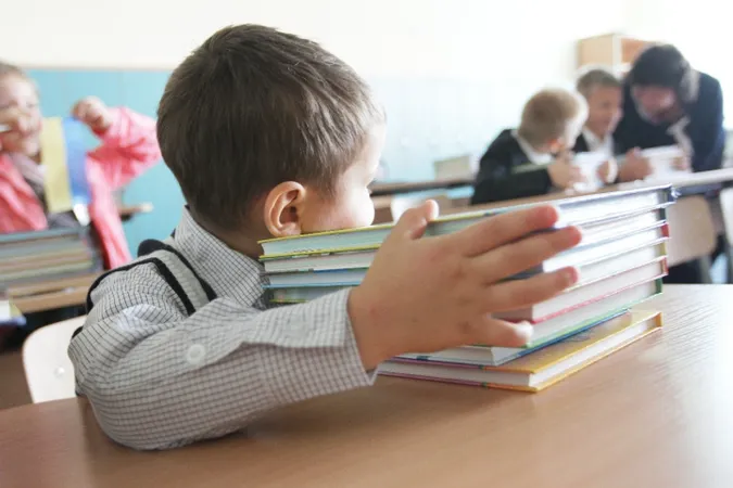 Сода від раку і спирт при застуді: у шкільному підручнику з хімії знайшли дивні цікавинки