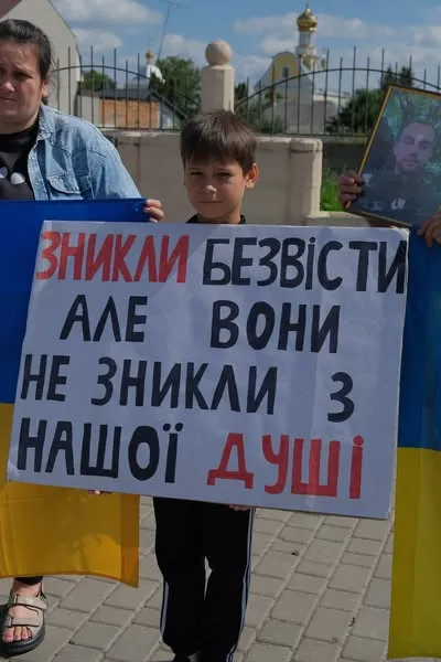 У Володимирі влаштували автопробіг та мирну акцію на підтримку полонених і зниклих безвісти (фото)