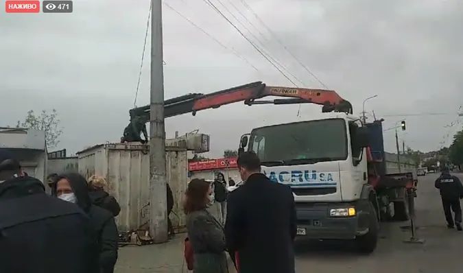 На Старому ринку в Луцьку – сутичка між підприємцями та мунвартівцями (фото)