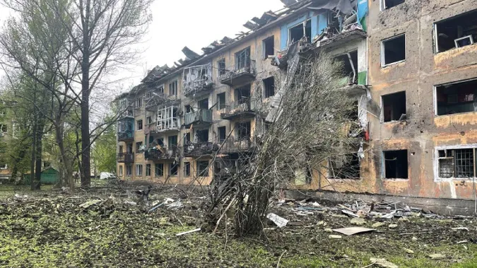 На Донеччині рашисти обстріляли Добропілля: постраждало 7 людей, із них троє діти (відео)