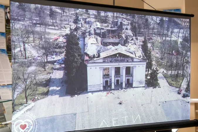 У Луцьку відкрили виставку «Полк «Азов» – янголи Маріуполя» (фото)