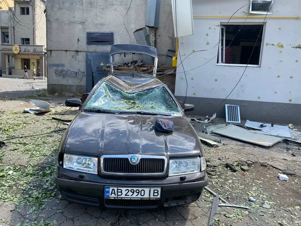 Удар по Вінниці: 12 загиблих і 25 поранених, горять 50 автомобілів (фото, відео)