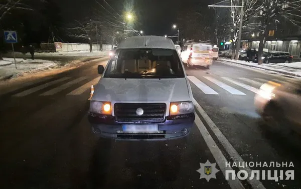 У Луцьку на «зебрі» авто збило чоловіка – він у лікарні (фото)