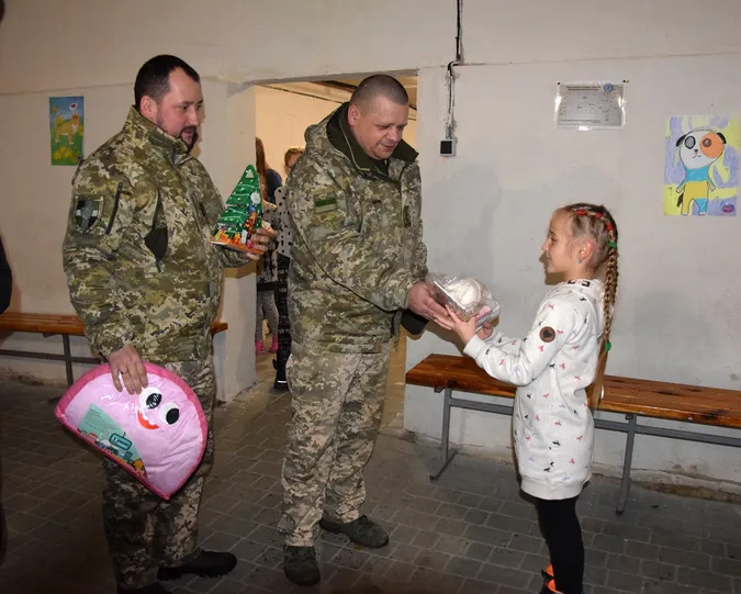 Волинські прикордонники привітали з Днем Миколая дітей загиблих побратимів (фото)