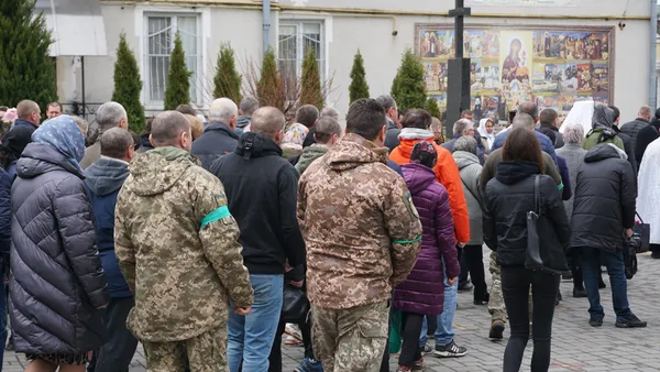 Напередодні Великодня у Луцьку прощалися з Героєм, згадуючи Ісуса (фото, відео)