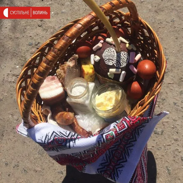Як лучани освячували паски вздовж вулиці (фото)