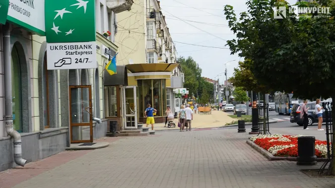 У День прапора лучани вбрались у сорочки, а будинки прикрасили стягами (фото)