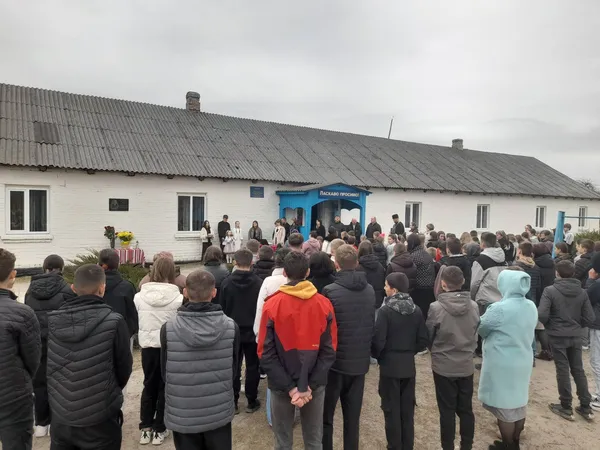 У селі на Волині відкрили меморіальну дошку полеглому захиснику Павлові Шпанчуку (фото)