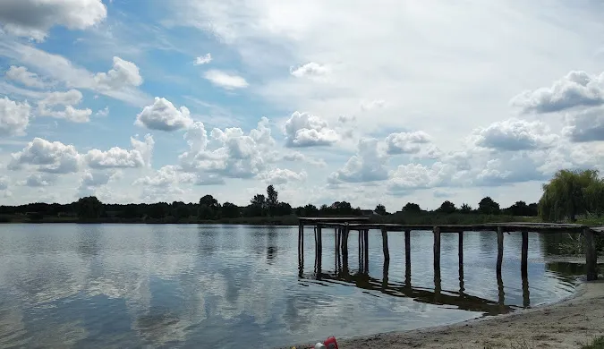 Чиста вода і багато риби: біля Луцька відкрили сезон на популярному озері (фото, відео)