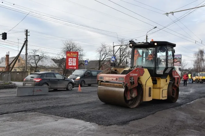 Як у Луцьку ремонтують вулицю Ковельську (фото)