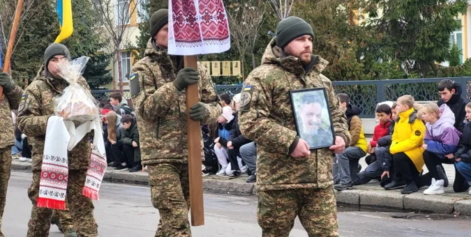 Не дожив два дні до 50-річчя: у Ковелі попрощалися із воїном Ігорем Кобишем (фото)