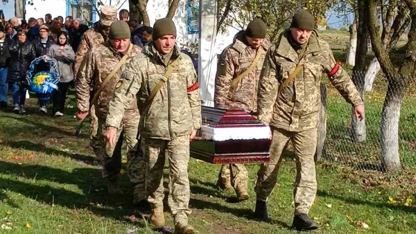 Назавжди 40: на Волині провели в останню дорогу воїна Романа Нікітчика (фото)