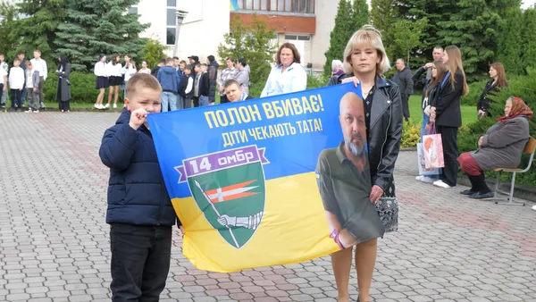 Чекає тата з полону: школяру з Луцької громади вручили медаль «Майбутнє України!»