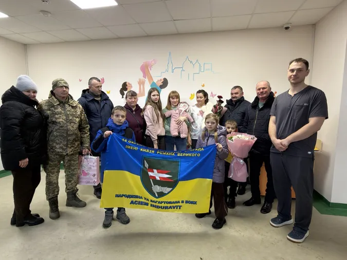 Мріяв про донечку, але так і не встиг потримати її на руках: у Луцьку виписали новорароджену крихітку загиблого Героя
