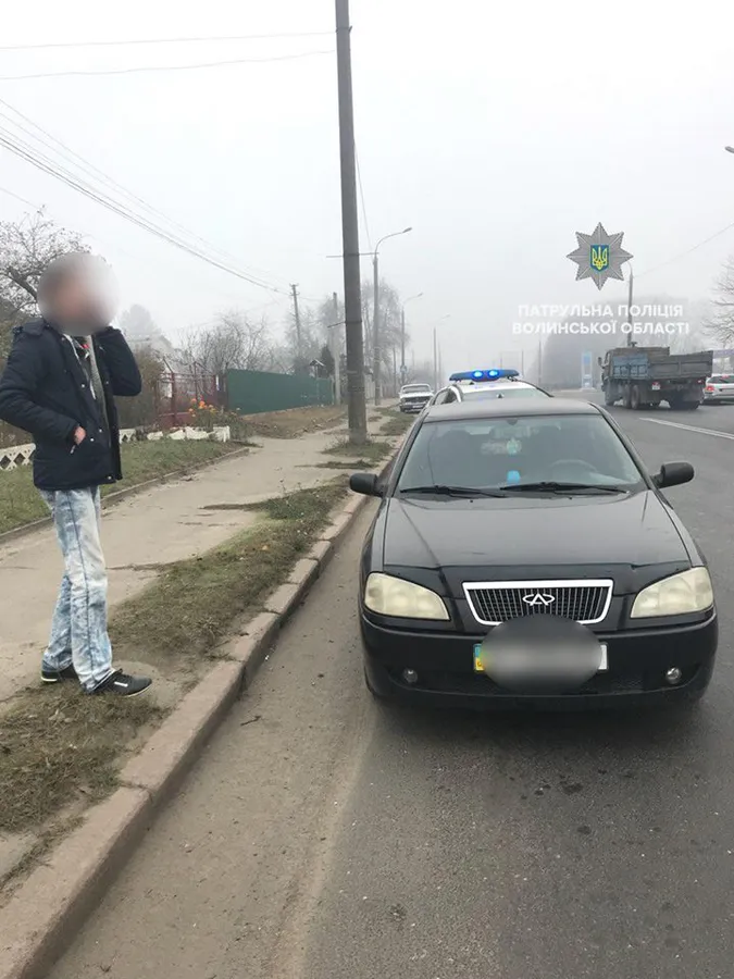 У Луцьку водій кинувся під колеса патрульним щоб зімітувати ДТП