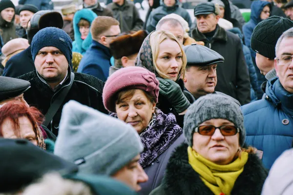 Депутат Луцькради Петро Нестерук, фракція «Солідарність» (ліворуч)