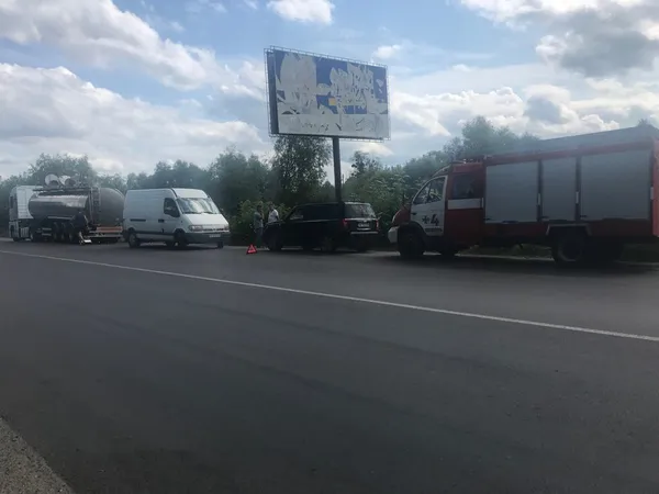 У Ковелі під час руху з автоцистерни витекла небезпечна речовина (фото)
