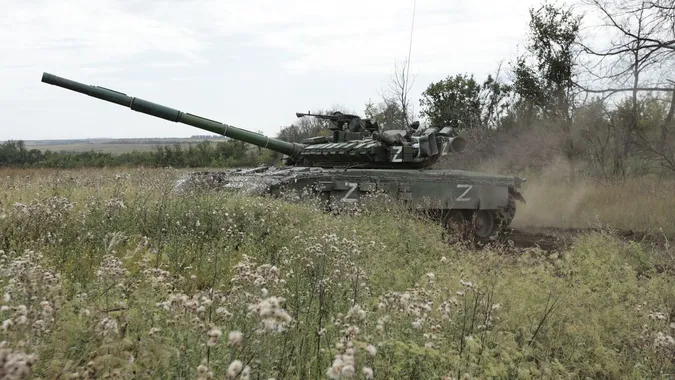 Близько 677 180 окупантів, 9035 танків, 17 230 БпЛА: втрати ворога на 19 жовтня