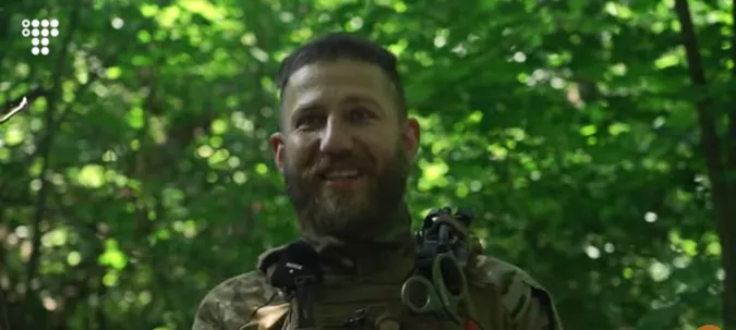 «Прилітало або за нами, або перед нами», –лучанин розповів, як на передовій працюють медики (відео)