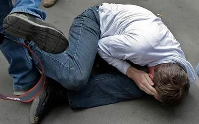На Привокзальній у Луцьку побили і пограбували чоловіка