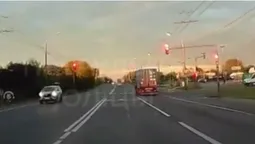 У Луцьку фура промчала на «червоний» на очах патрульних (відео)