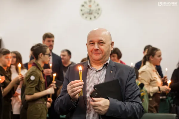 Із вогнем миру і співами: якою була остання в 2019 році сесія Луцької міської ради (фото)