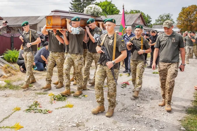 💔На Хмельниччині в останню дорогу провели молодого офіцера Волинського прикордонного загону Артема Кедруна