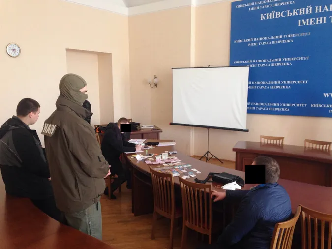 Детективи піймали на хабарі кандидата на посаду в НАБУ