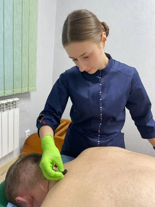 У Луцьку хребет, суглоби й печінку рятують п’явками