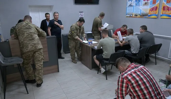 Оновлення даних у ТЦК: як це відбувається в районі на Волині (відео)